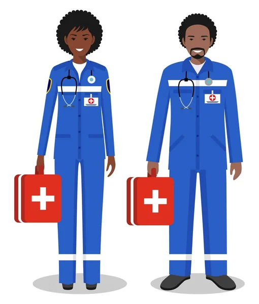 Konsep kerja tim medis. Ilustrasi rinci pasangan Afrika Amerika paramedis pria dan wanita, dokter darurat, perawat dalam gaya datar. Dokter praktisi berdiri bersama. Ilustrasi vektor . - Stok Vektor