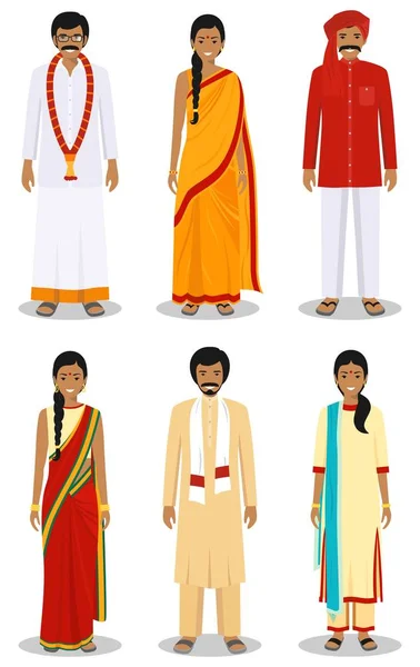 Sada různých stálých indických mladých dospělých žen a mužů v tradičním oděvu izolovaná na bílém pozadí v plochém stylu. Rozdílní lidé v celostátních šatech. Vektorová ilustrace. — Stockový vektor