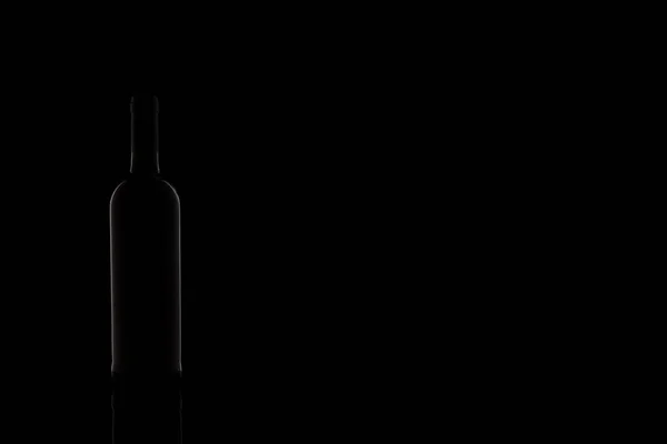 Wine bottle silhouette isolated on dark background. Studio photography. — Stock Photo, Image