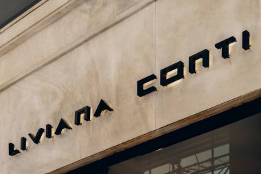 Milans Moda Bölgesi 'ndeki Liviana Conti logosu. Liviana Conti İtalyan tarihi örgü ve giyim markasıdır. Milan, İtalya - 24.09.2020