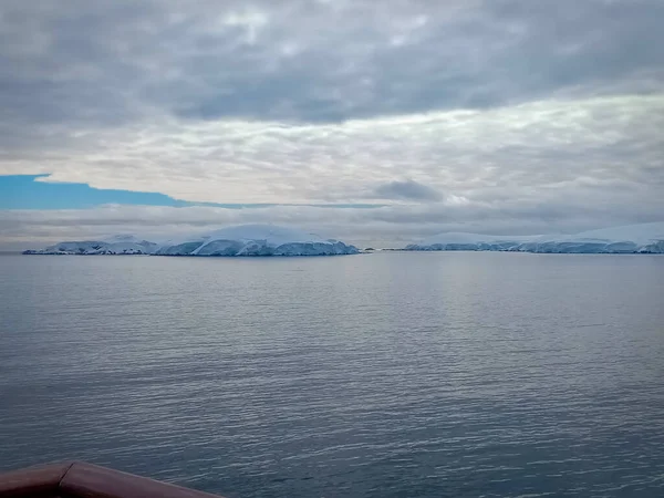 Παγετώνας Στην Ανταρκτική Και Ωκεανός Οστρακοειδών — Φωτογραφία Αρχείου