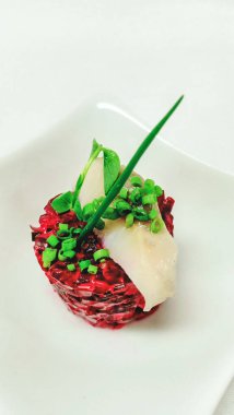 Aperatifler tabakta hazır.