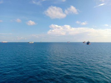 Yolcu gemileri covid 19 nedeniyle Manila körfezine demir attı.