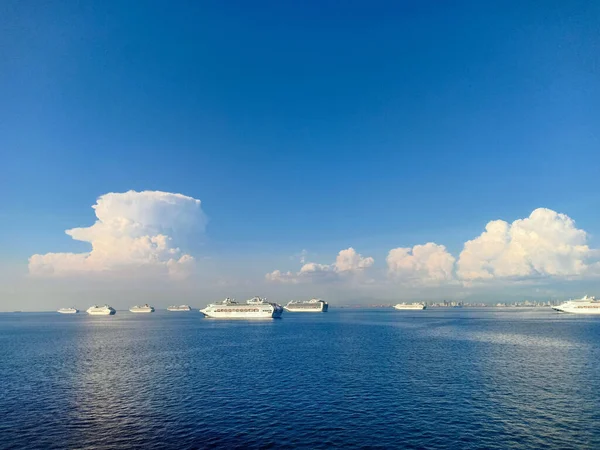 Navios Cruzeiro Estão Ancorados Baía Manila Devido Covid — Fotografia de Stock
