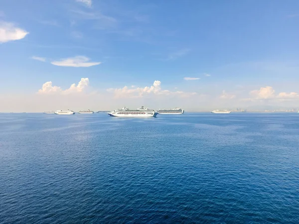 Круїзні Кораблі Закріплені Затоці Маніла Через Ковадлу Стокова Картинка