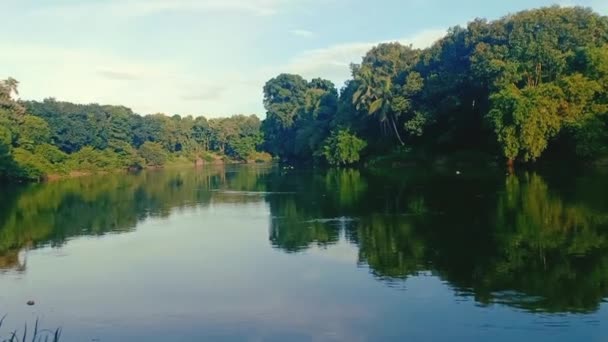 Belle et palourde rivière meenachil une vue du Kerala .. 