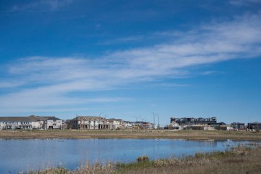 Calgary, Alberta, Kanada, Haziran 01: 2020: City Scape Wetlands 'da belirlenmiş bir yaşam alanı oluşturuldu.