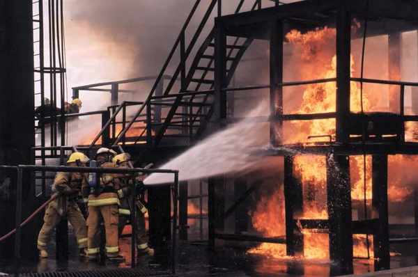 Firefighters First Responders Front Lines Tackle Industrial Fire — Stock Photo, Image