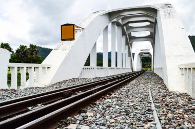 Ban Tha Chomphu Lamphun, Tayland 'daki güzel demiryolu köprüsü.