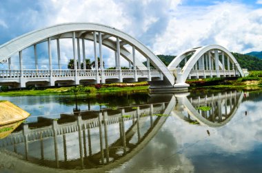 Ban Tha Chomphu Lamphun, Tayland 'daki güzel demiryolu köprüsü.