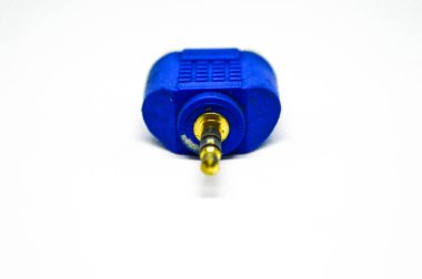 Beyaz arkaplanda mavi ses kirişi.