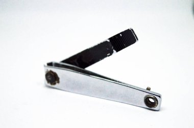 Tırnak makasları beyaz arka planda izole edilmiş.