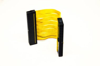 bilgisayar kablosu beyaz arkaplanda izole edildi