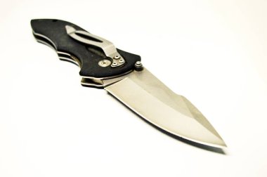 Katlanan bıçak beyaz arkaplanda izole edildi.