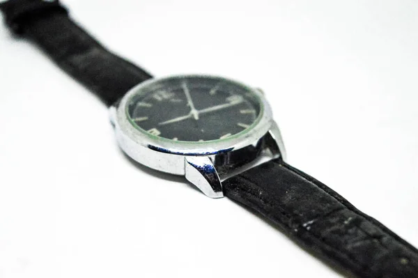 Relógio Pulso Preto Fundo Branco — Fotografia de Stock