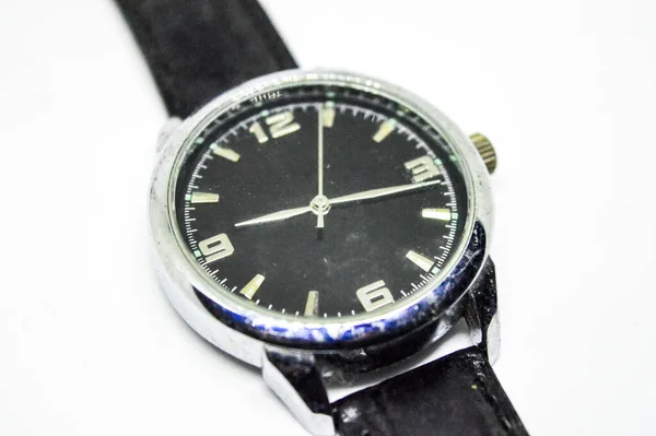 Reloj Pulsera Negro Sobre Fondo Blanco — Foto de Stock