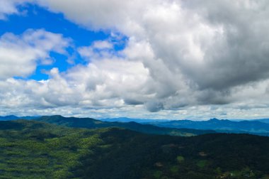 Mae Rim Bölgesi Chiang Mai Tayland 'da güzel manzara bulutları ve dağ