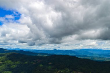 Mae Rim Bölgesi Chiang Mai Tayland 'da güzel manzara bulutları ve dağ