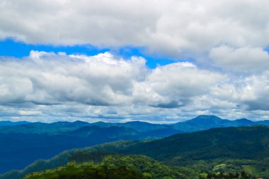 Mae Rim Bölgesi Chiang Mai Tayland 'da güzel manzara bulutları ve dağ