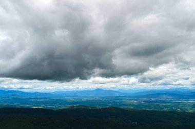 Mae Rim Bölgesi Chiang Mai Tayland 'da güzel manzara bulutları ve dağ