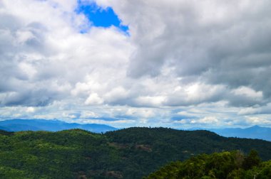Mae Rim Bölgesi Chiang Mai Tayland 'da güzel manzara bulutları ve dağ