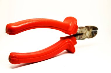 Plastik saplı bir metal kerpeten beyaz arka planda izole edilmiş siyah renk. Onarım veya inşa kavramı