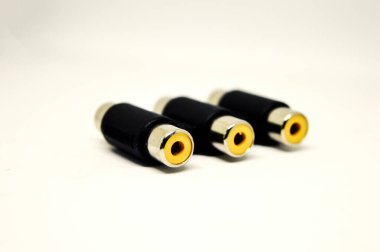 Her türlü ekipmanda kullanmak için ses eklentisi adaptörü.