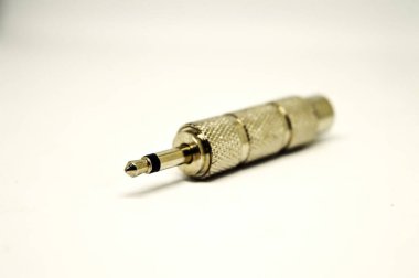 Her türlü ekipmanda kullanmak için ses prizi adaptörü. beyaz arkaplanda izole