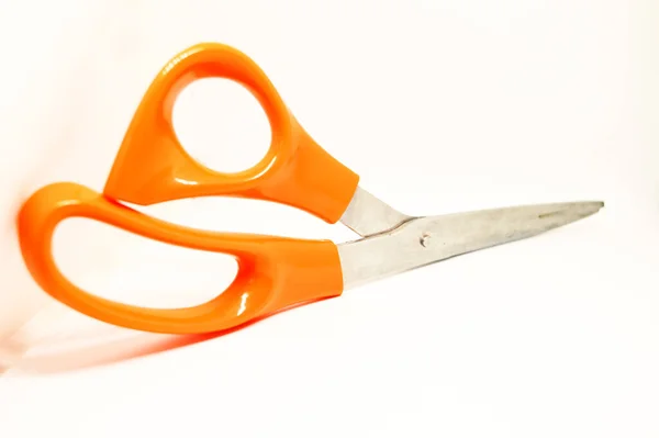 Pomarańczowe Nożyczki Izolowane Białym Tle — Zdjęcie stockowe