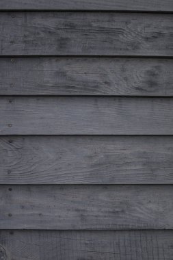 Gri tahtalardan yapılmış güzel ahşap duvar