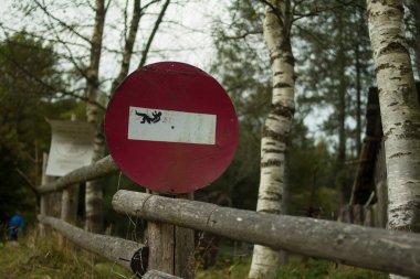 Düşme tehlikesine karşı dur işareti