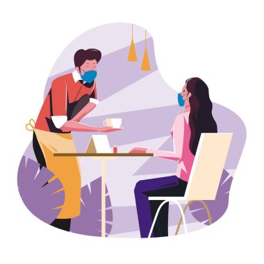 Tıbbi maske takan garson bir ziyaretçiye içki ve yemek servisi yapar. Coronavirus karantinası.