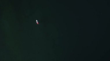 Gölde Kano. Bay Kano turist. Hava dron vurdu.