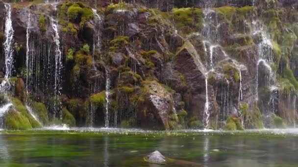 瀑布慢动作 100 fps 环路的近景 — 图库视频影像