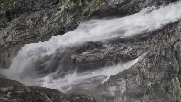 Slow motion shot of waterfall flowing down the rock. Horizontal video — Stock Video