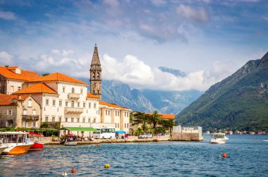 Güzel Akdeniz manzarası - Perast kasabası, Kotor Körfezi (Boka