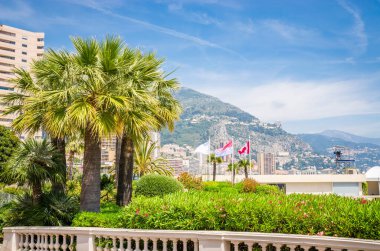 Monte Carlo, Monac 'ın güzel sokakları ve eski lüks binaları.