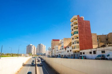 Tipik Casablanca caddesi, Fas. Casablanca şehir merkezi. 