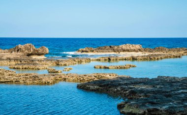 Kıbrıs Rum Kesimi 'nin Famagusta kenti yakınlarındaki güzel bir plaj manzarası
