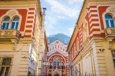 Romanya 'nın Brasov kentinin güzel caddesi.