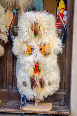 Maske, Veliko Tarnovo 'daki kötü ruhları korkutmak için Kukeri' yi çağırdı.,