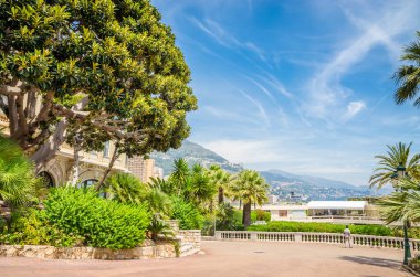 Monte Carlo, Monac 'ın güzel sokakları ve eski lüks binaları.