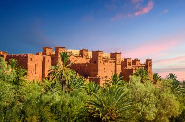 Kasbah Ait Ben Haddou Atlas Dağları yakınlarındaki çölde, Fas