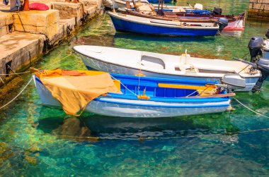 Güzel Akdeniz manzarası - Karadağ 'ın Petrovac kenti. 