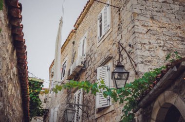 Karadağ 'ın Budva kentindeki Dar Sokak