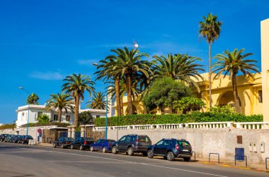 Tipik Casablanca caddesi, Fas. Casablanca şehir merkezi. 