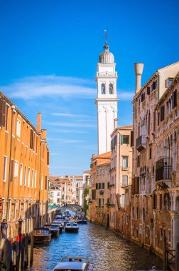 Gondol Venedik, İtalya ile geleneksel dar kanal 