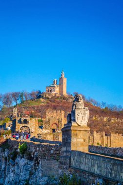 Çarevets Kalesi, güzel bir sonbahar gününde, Veliko Tarnovo,