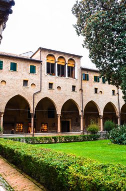 Padova 'daki güzel Bazilika di Sant' Antonio avlusunda.