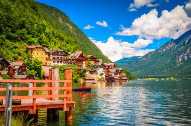 Hallstatt Köyü ve Alp Gölü 'nün muhteşem manzarası, Avusturyalı Al